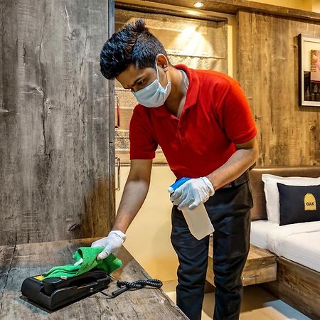 Clubhouse Hotel Raajpath Вадодара Екстер'єр фото