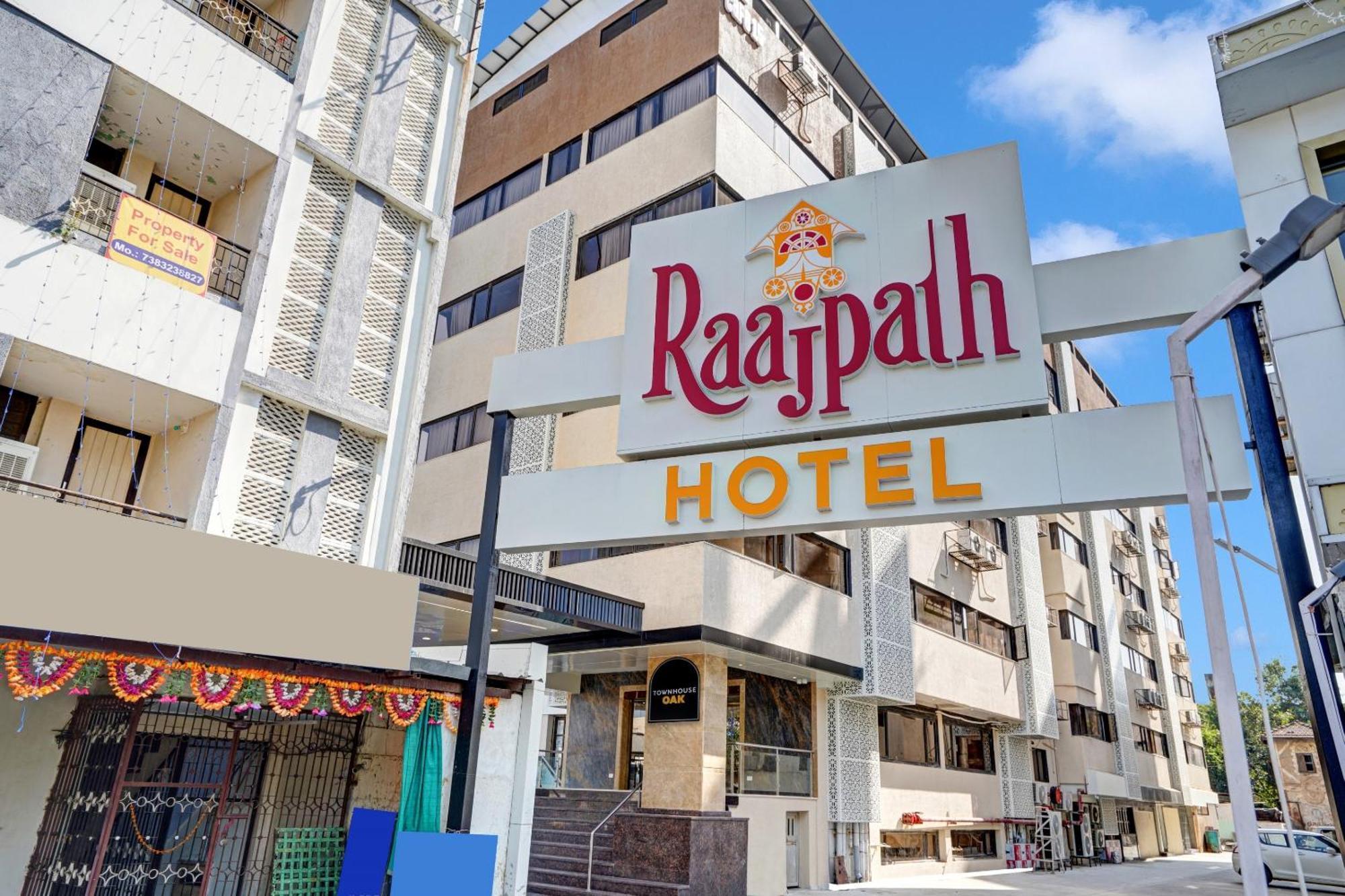 Clubhouse Hotel Raajpath Вадодара Екстер'єр фото