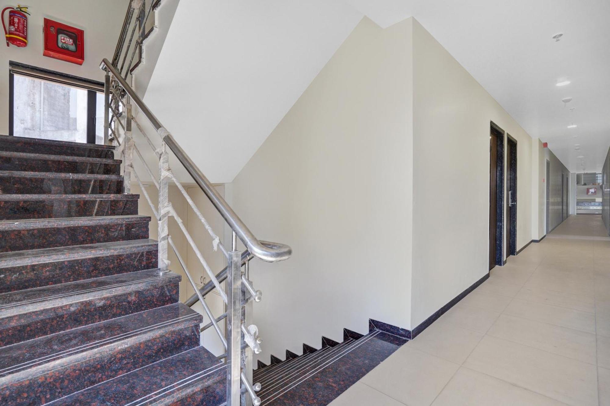 Clubhouse Hotel Raajpath Вадодара Екстер'єр фото