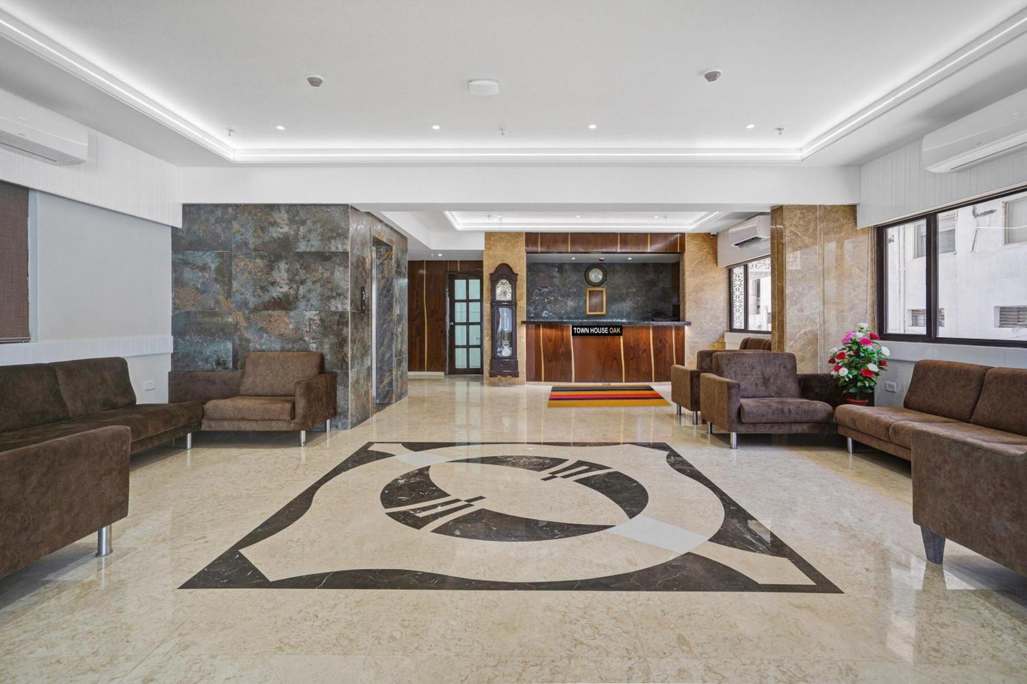 Clubhouse Hotel Raajpath Вадодара Екстер'єр фото