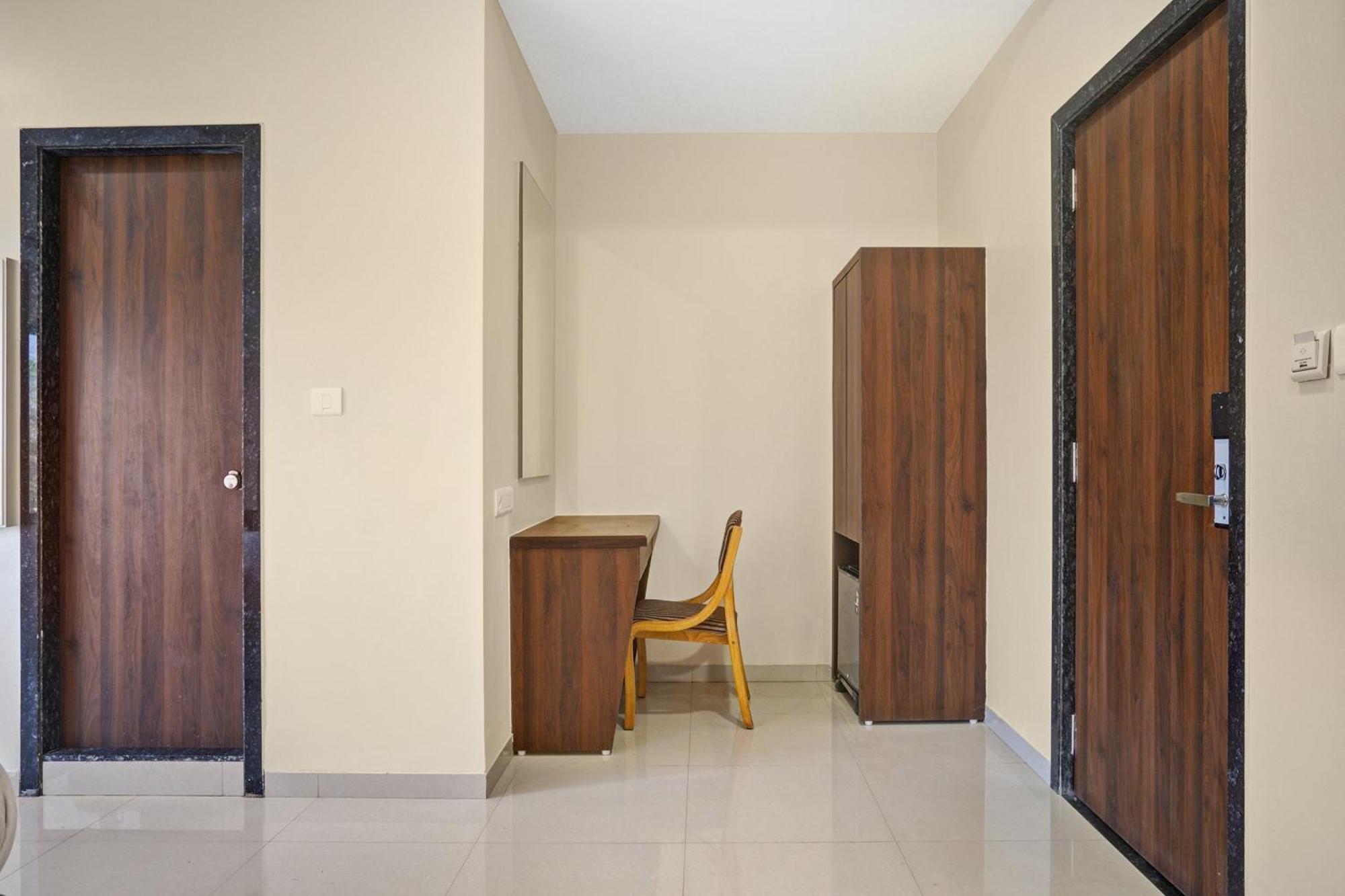 Clubhouse Hotel Raajpath Вадодара Екстер'єр фото