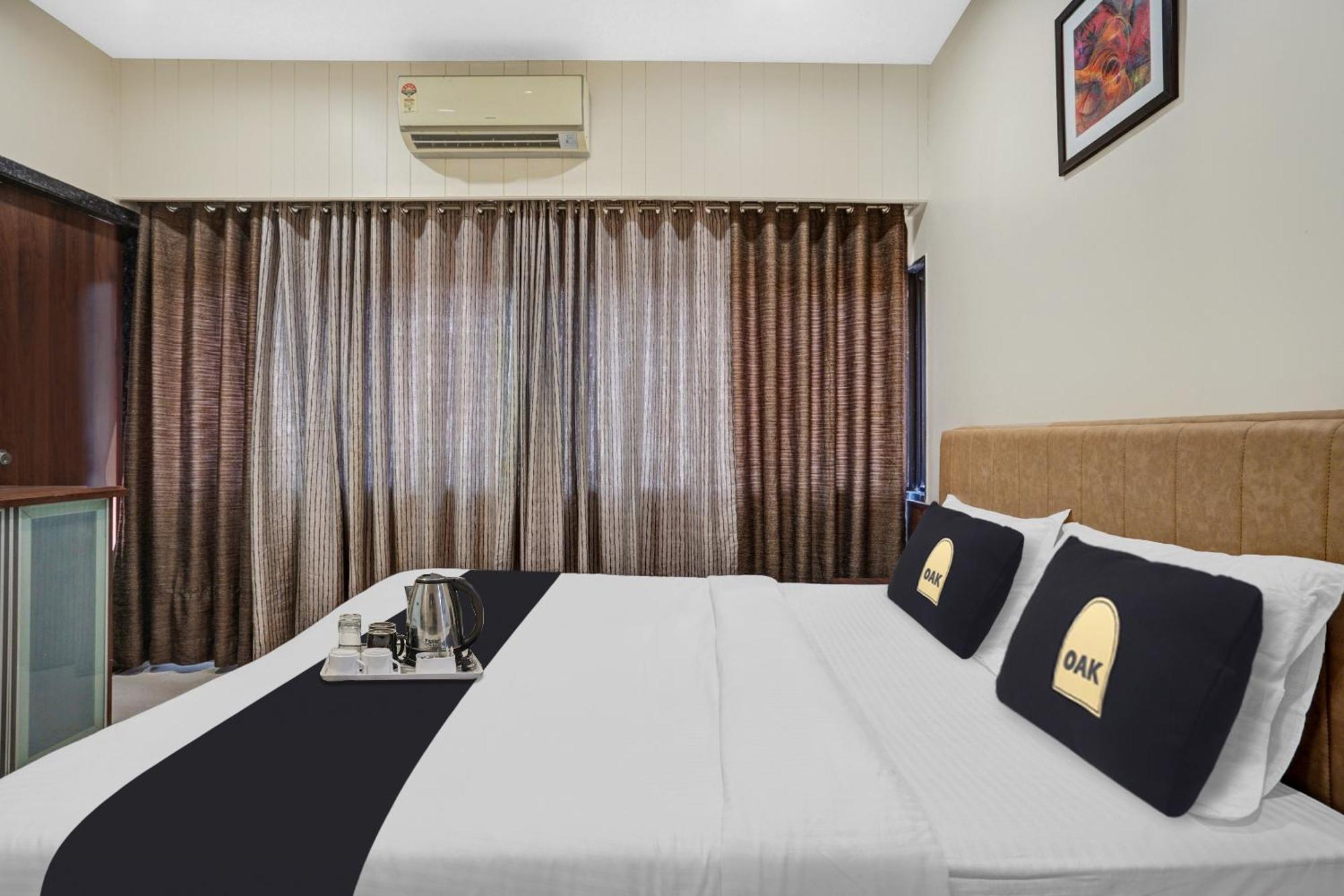 Clubhouse Hotel Raajpath Вадодара Екстер'єр фото