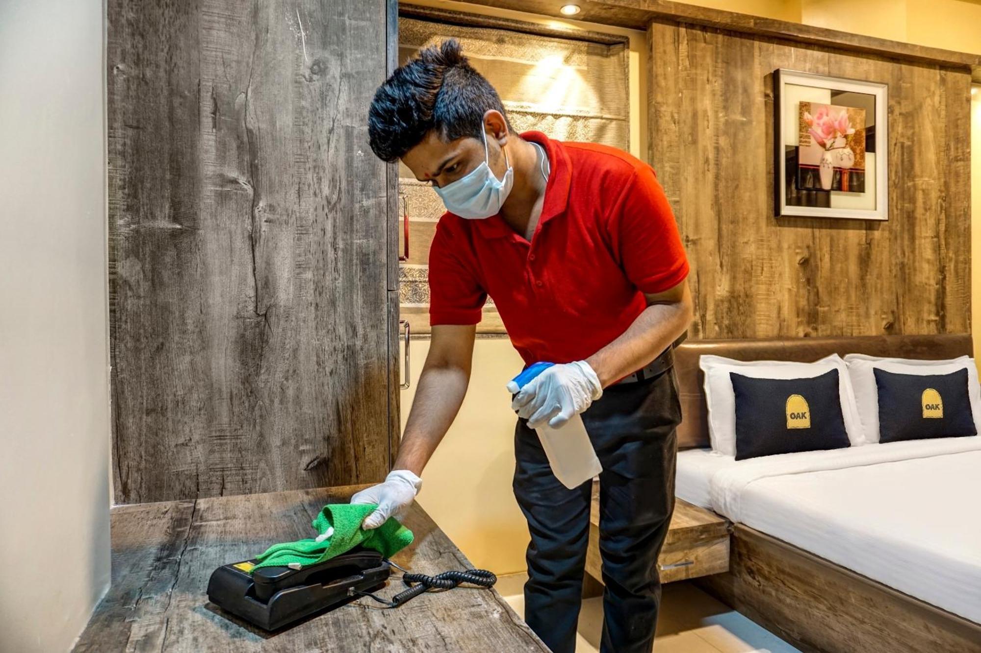 Clubhouse Hotel Raajpath Вадодара Екстер'єр фото