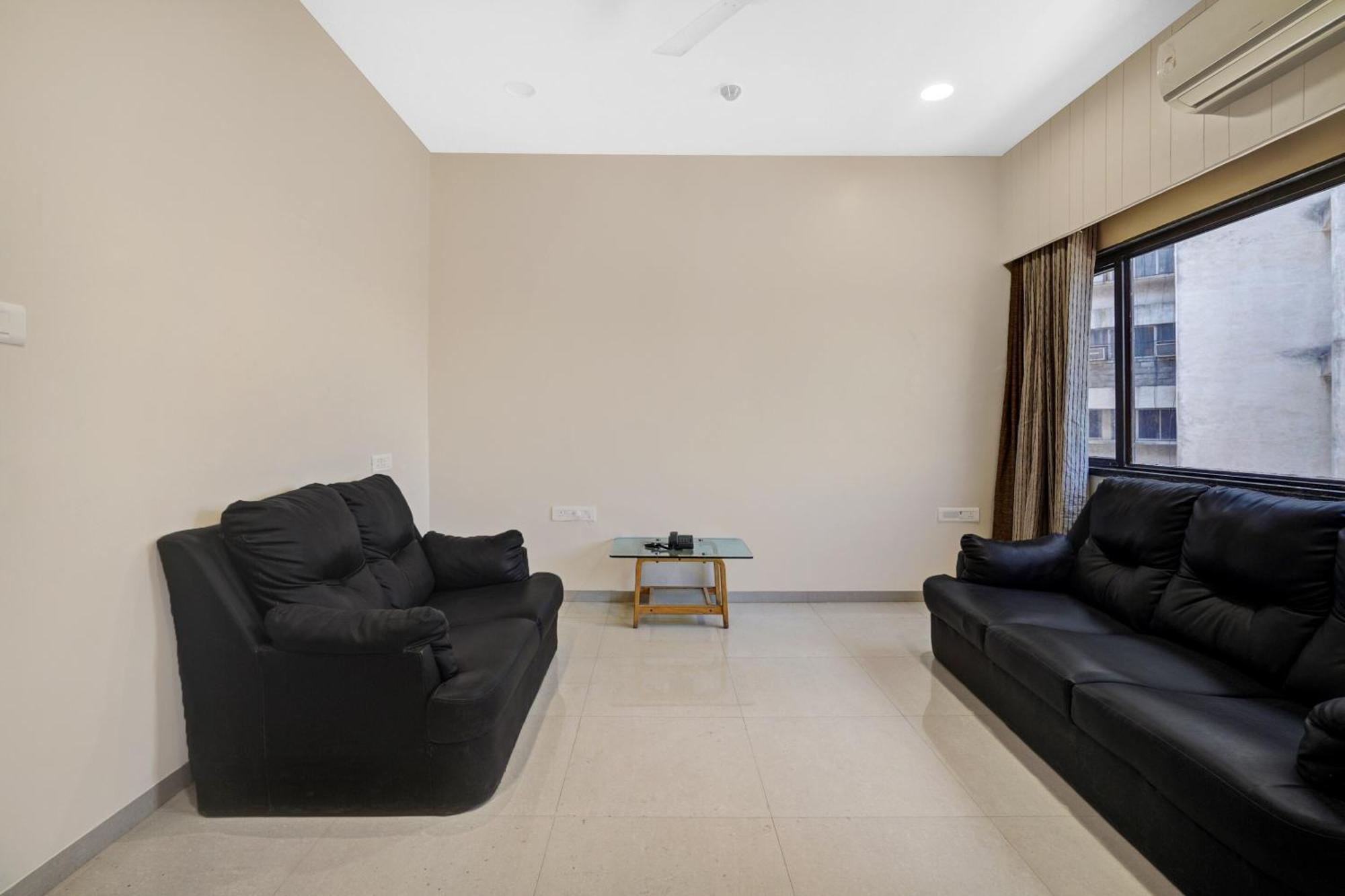 Clubhouse Hotel Raajpath Вадодара Екстер'єр фото
