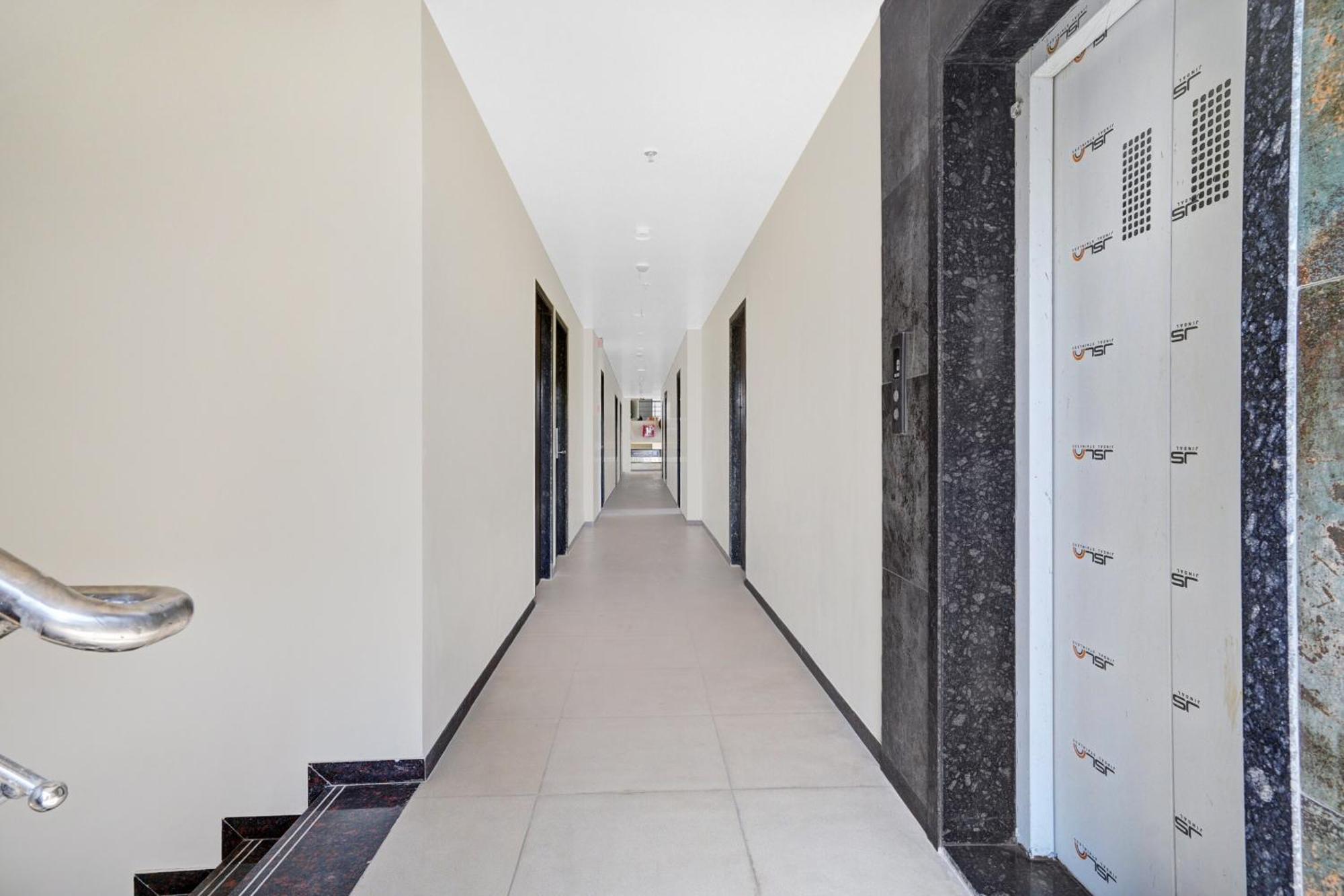 Clubhouse Hotel Raajpath Вадодара Екстер'єр фото