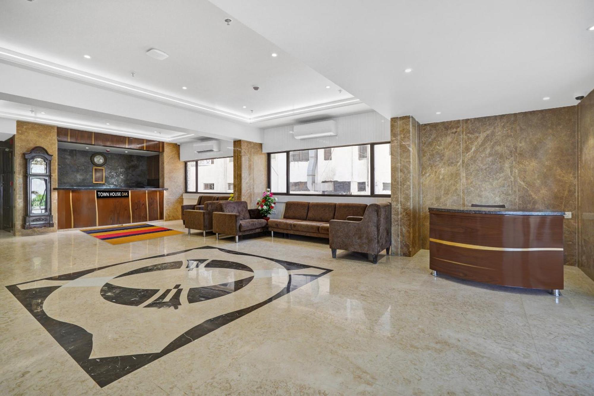 Clubhouse Hotel Raajpath Вадодара Екстер'єр фото