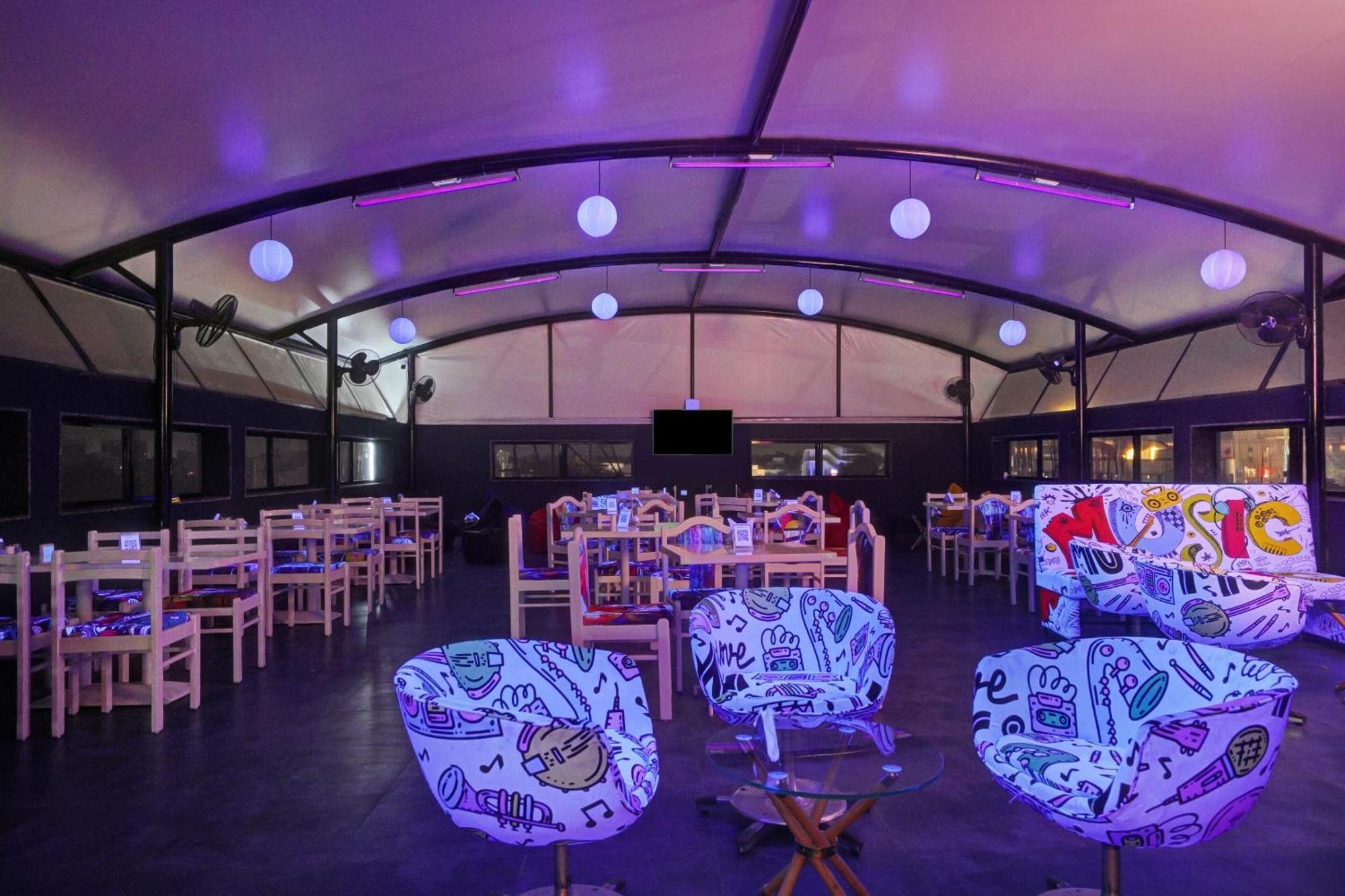 Clubhouse Hotel Raajpath Вадодара Екстер'єр фото