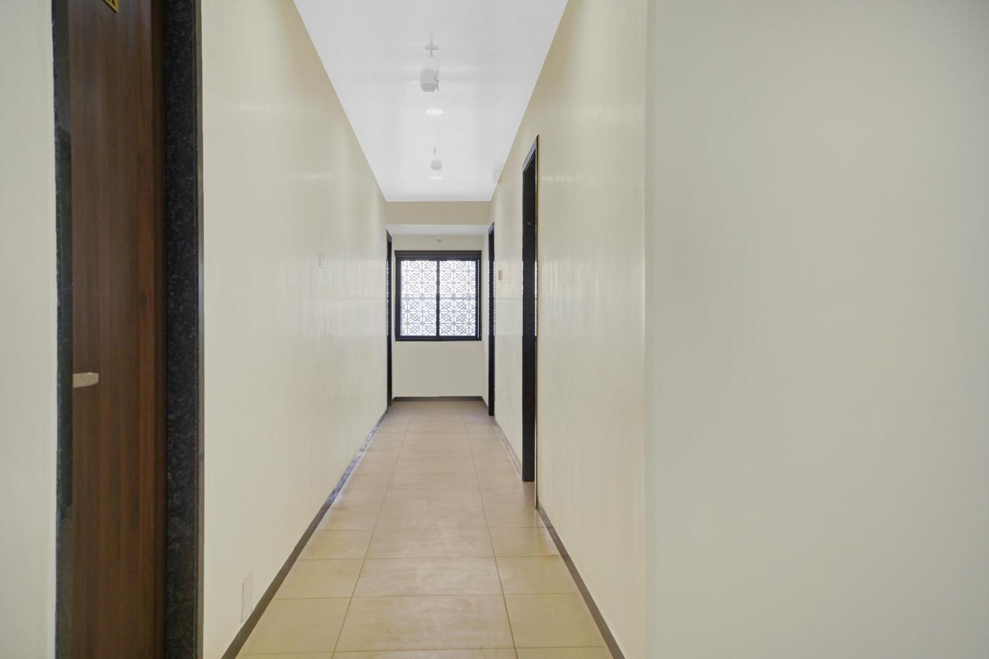 Clubhouse Hotel Raajpath Вадодара Екстер'єр фото