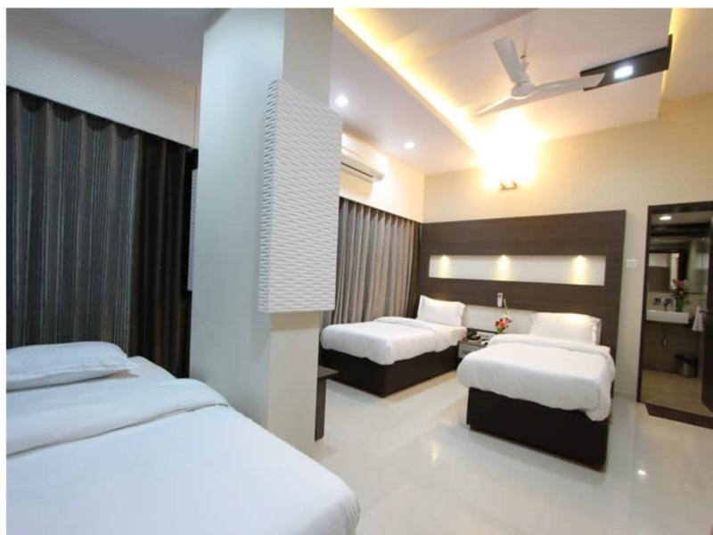 Clubhouse Hotel Raajpath Вадодара Екстер'єр фото