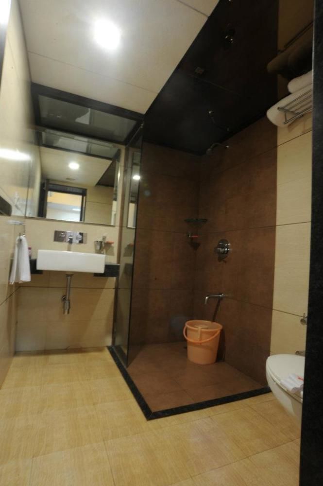 Clubhouse Hotel Raajpath Вадодара Екстер'єр фото
